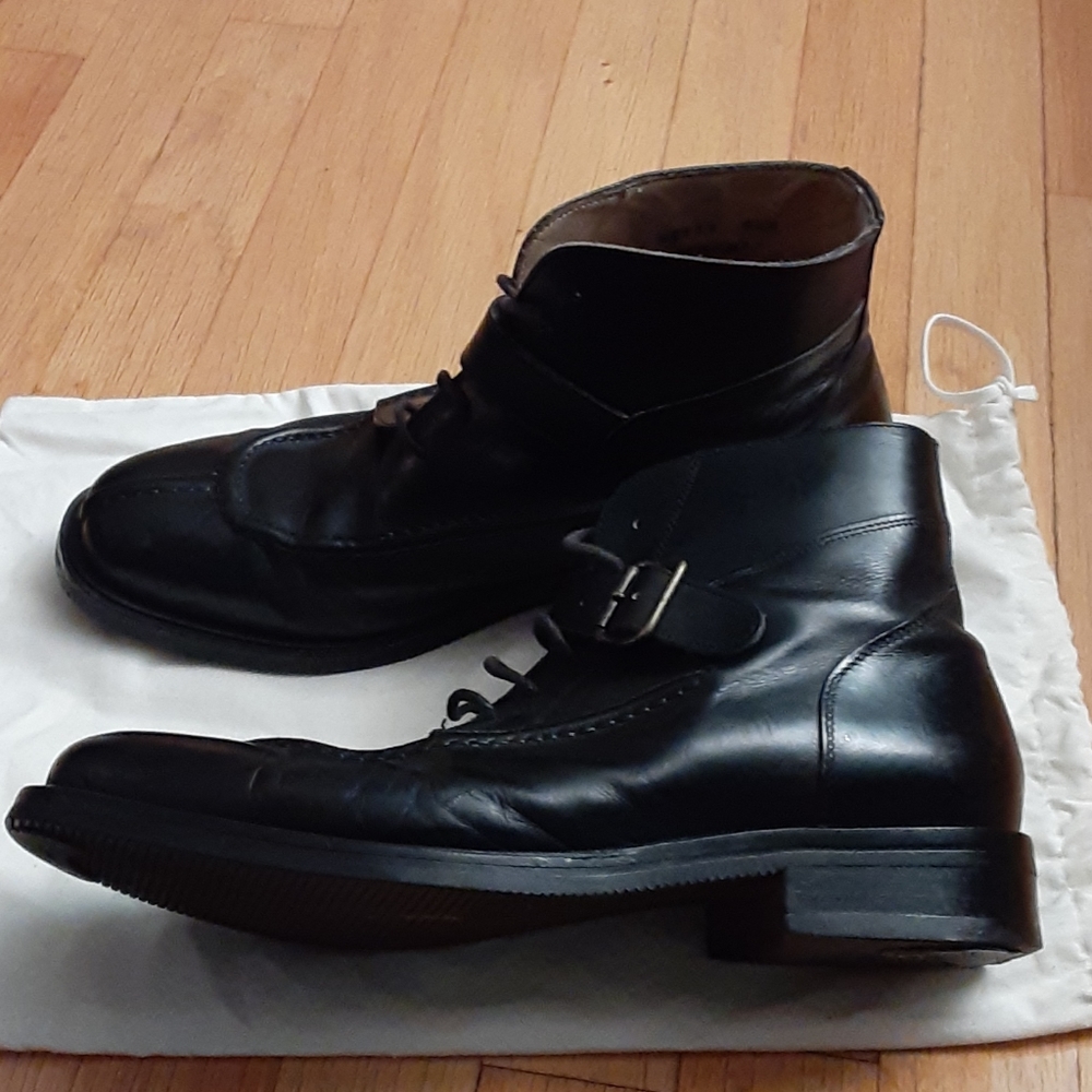 Boot - Picture 2 of 8